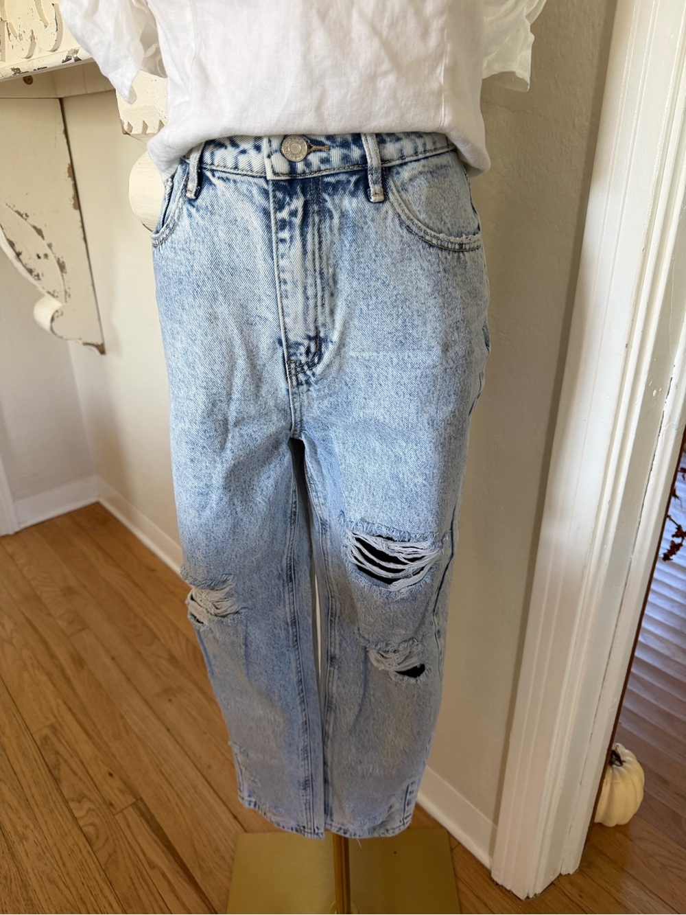 SHEIN Light Blue Distressed Cropped Jeans